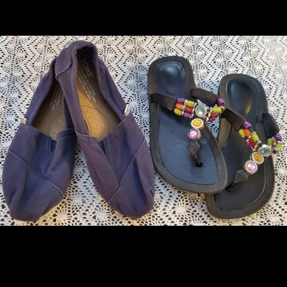 Toms Woman's Classic Navy Canvas Slip-on Shoes & Beaded Flip Flops Bundle